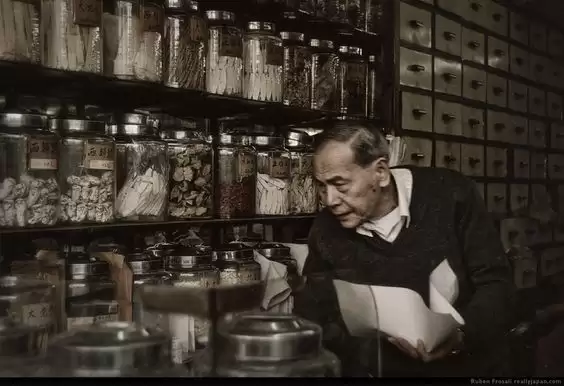 Thuốc Trị Rò Hậu Môn: Điều Người Bệnh Cần Biết Trước Khi Lựa Chọn