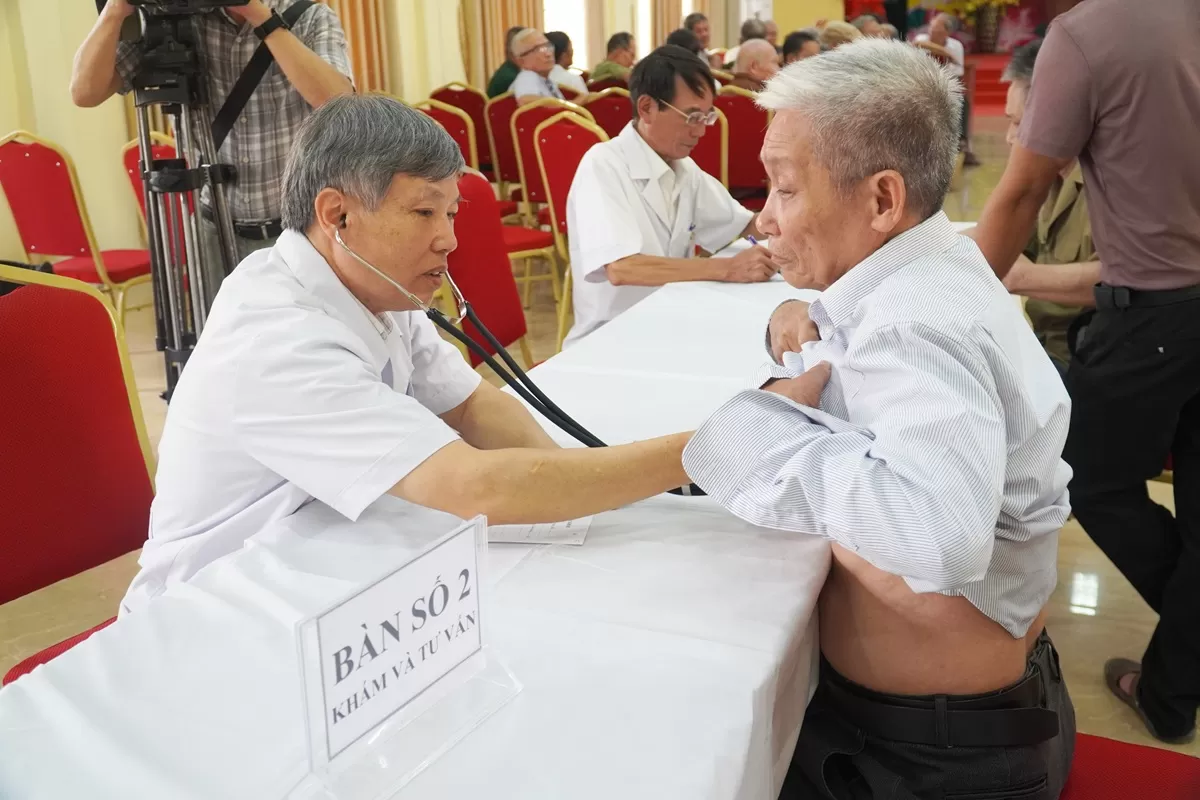 Mổ rò hậu môn hay uống thuốc